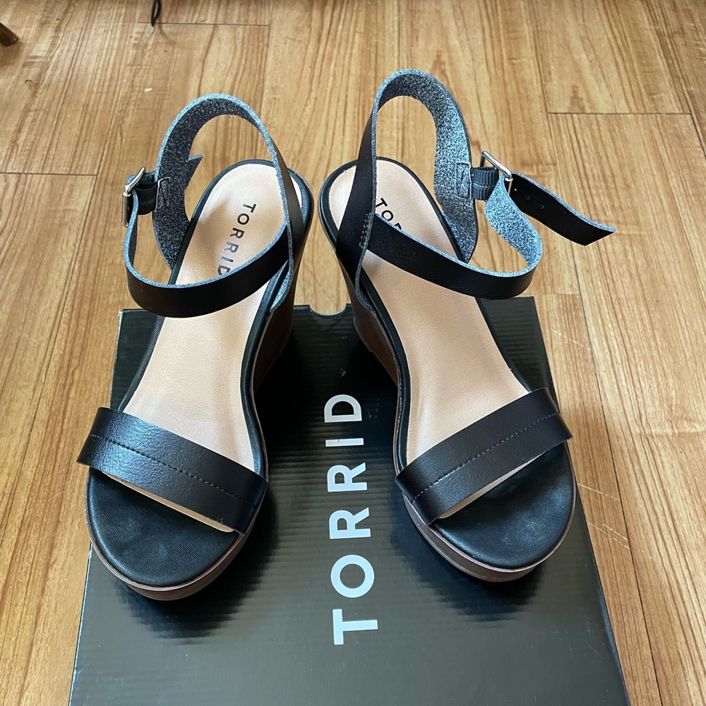 Cute black wedges